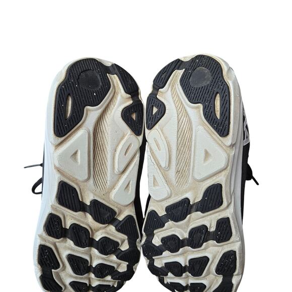 Hoka Clifton 9 running shoes in a black and white colorway women's 7.5 - Picture 9 of 9